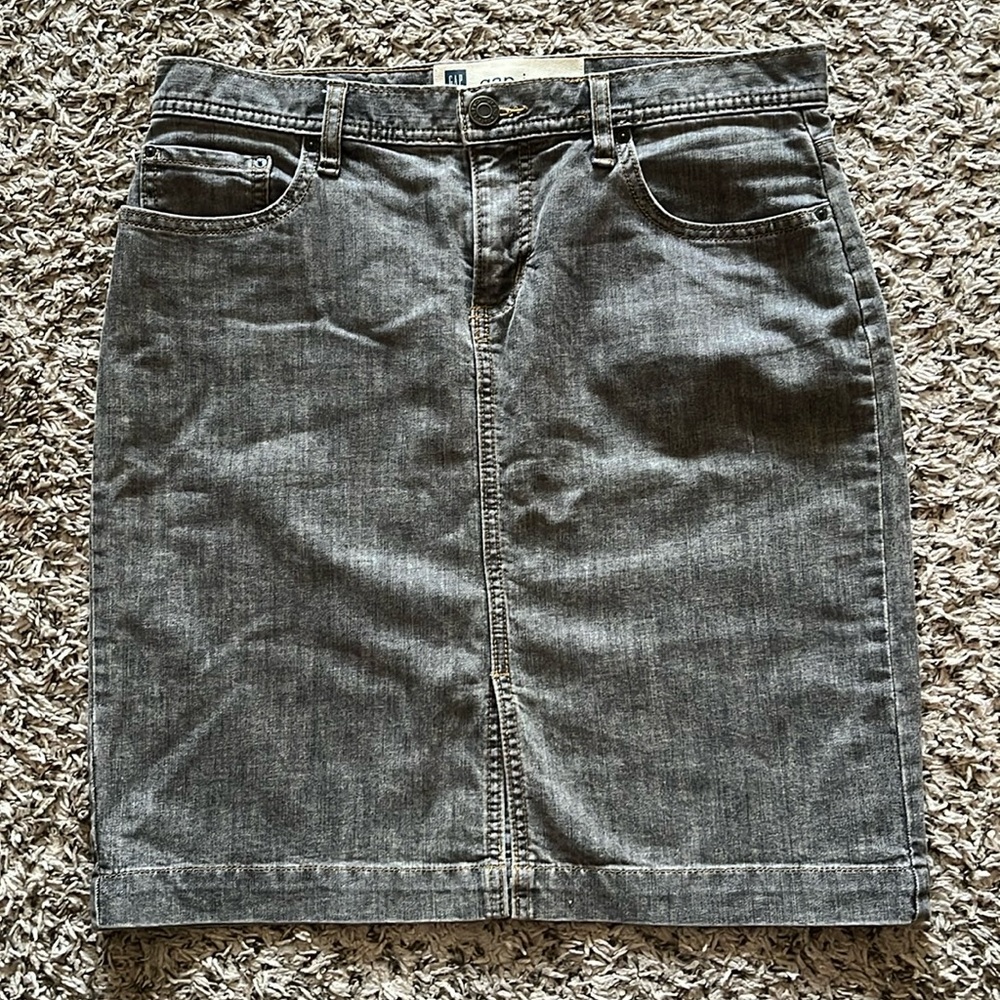 Gap women’s Jean skirt, sz 6